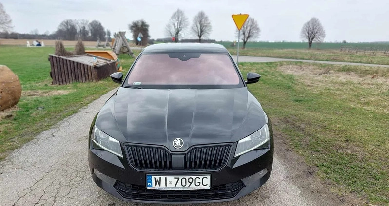 Skoda Superb cena 69990 przebieg: 304000, rok produkcji 2017 z Strzegom małe 232